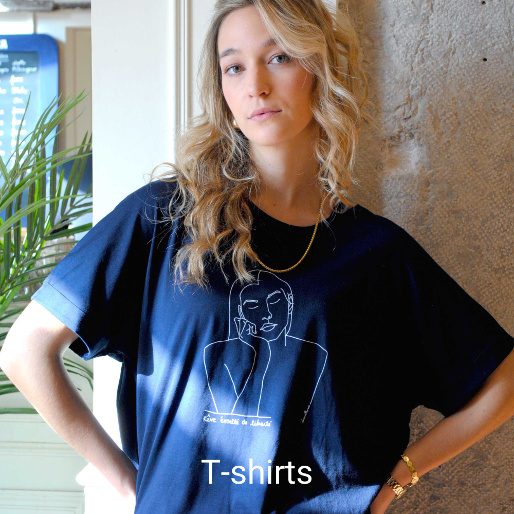 Nos t-shirts femme en coton bio, sérigraphiés à Lyon. Des messages engagés autour de femmes fortes et inspirantes, pour des pièces qui vous redonnent de la force.