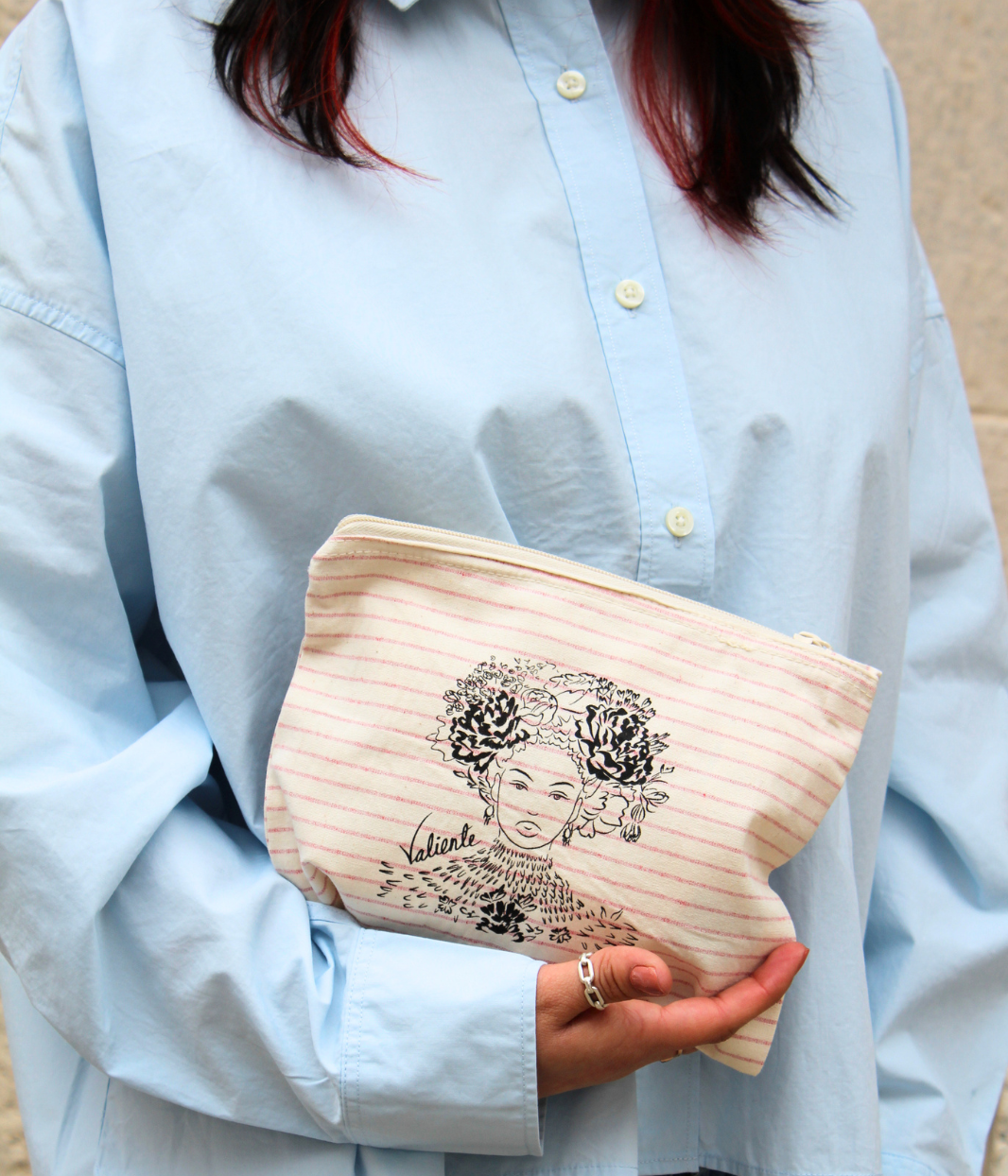 Petite Pochette Valiente écru à rayures roses, coton bio - Leonor Roversi