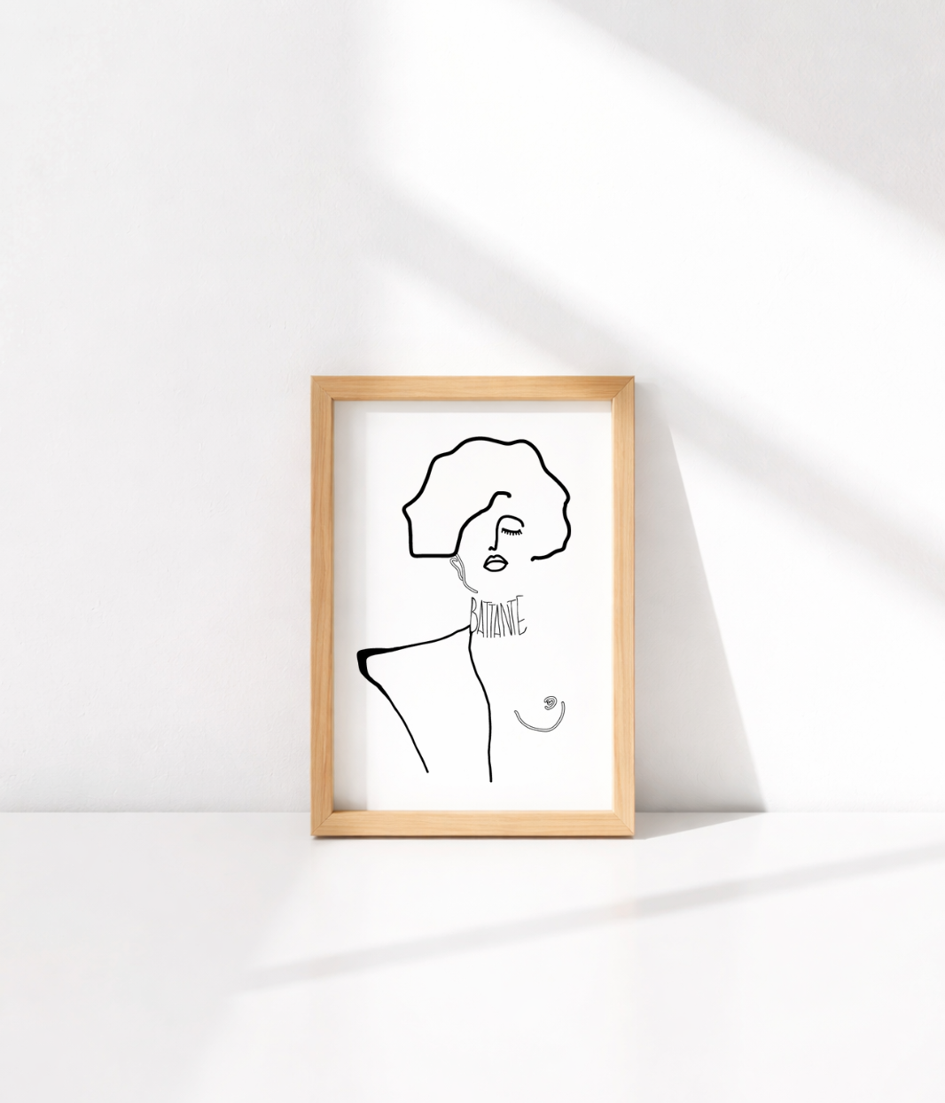 carte postale  Battante Leonor Roversi inspirée de Gustav Klimt, illustration féminine minimaliste symbole de courage et de force, art mural format A4