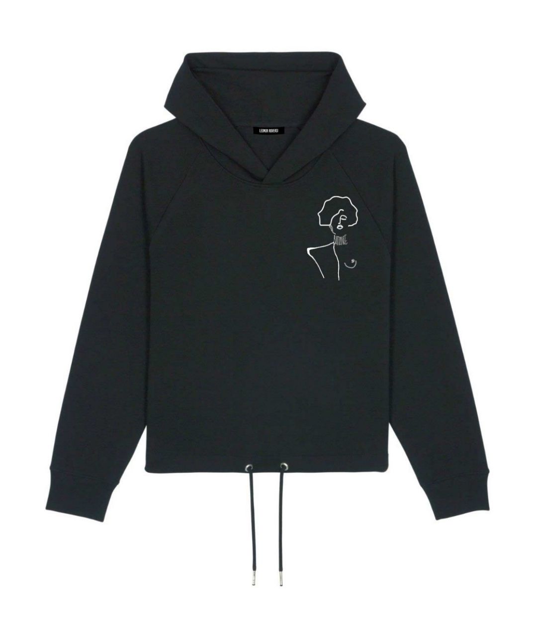 Mock-up d'un hoodie à cordons ample pour femme en coton bio noir, imprimé noir d'une femme forte avec l'inscription "battante". Modèle Klimt, conçu et imprimé à Lyon par la marque éthique Leonor Roversi.