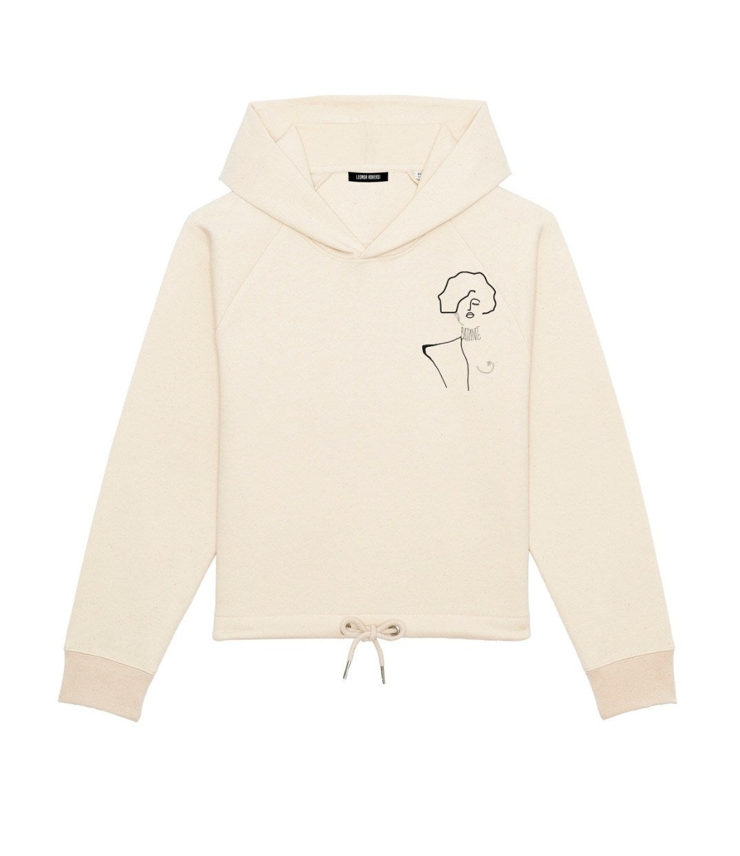 Mock-up d'un hoodie à ficelles ample pour femme en coton bio écru, imprimé noir d'une femme forte avec l'inscription "battante". Modèle Klimt, conçu et imprimé à Lyon par la marque éthique Leonor Roversi.