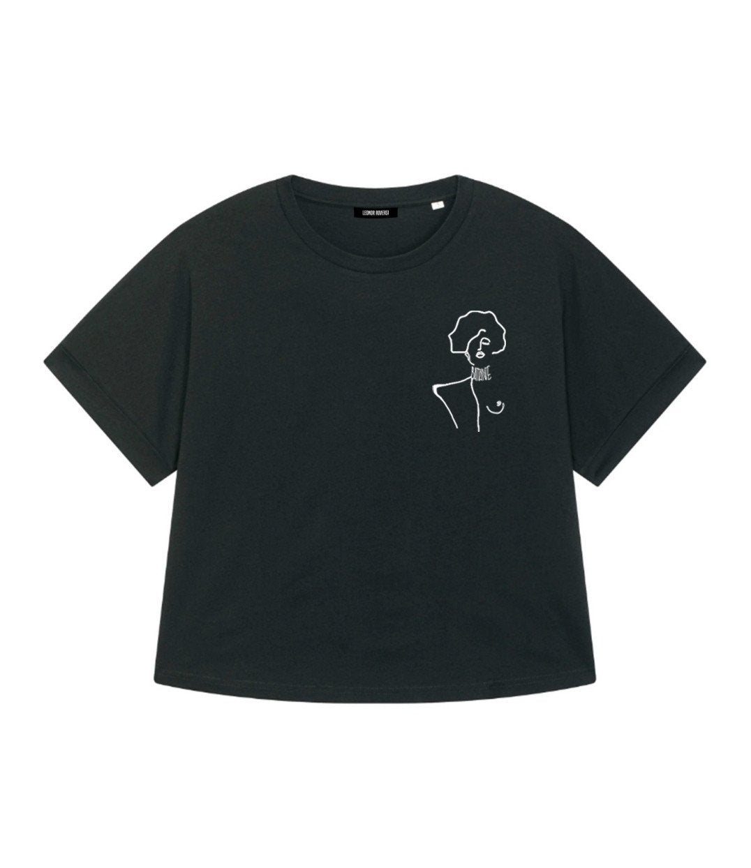 Mock-up d'un t-shirt ample pour femme en coton bio noir, imprimé blanc d'une femme forte avec l'inscription "battante". Modèle Klimt, conçu et imprimé à Lyon par la marque éthique Leonor Roversi.