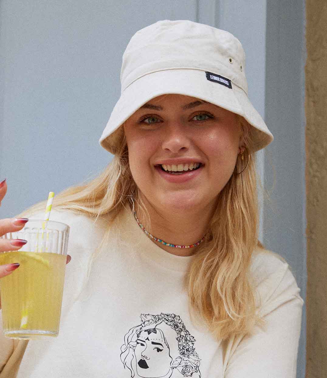 Bob en coton bio couleu écru, conçu à Lyon par la marque éthique Leonor Roversi