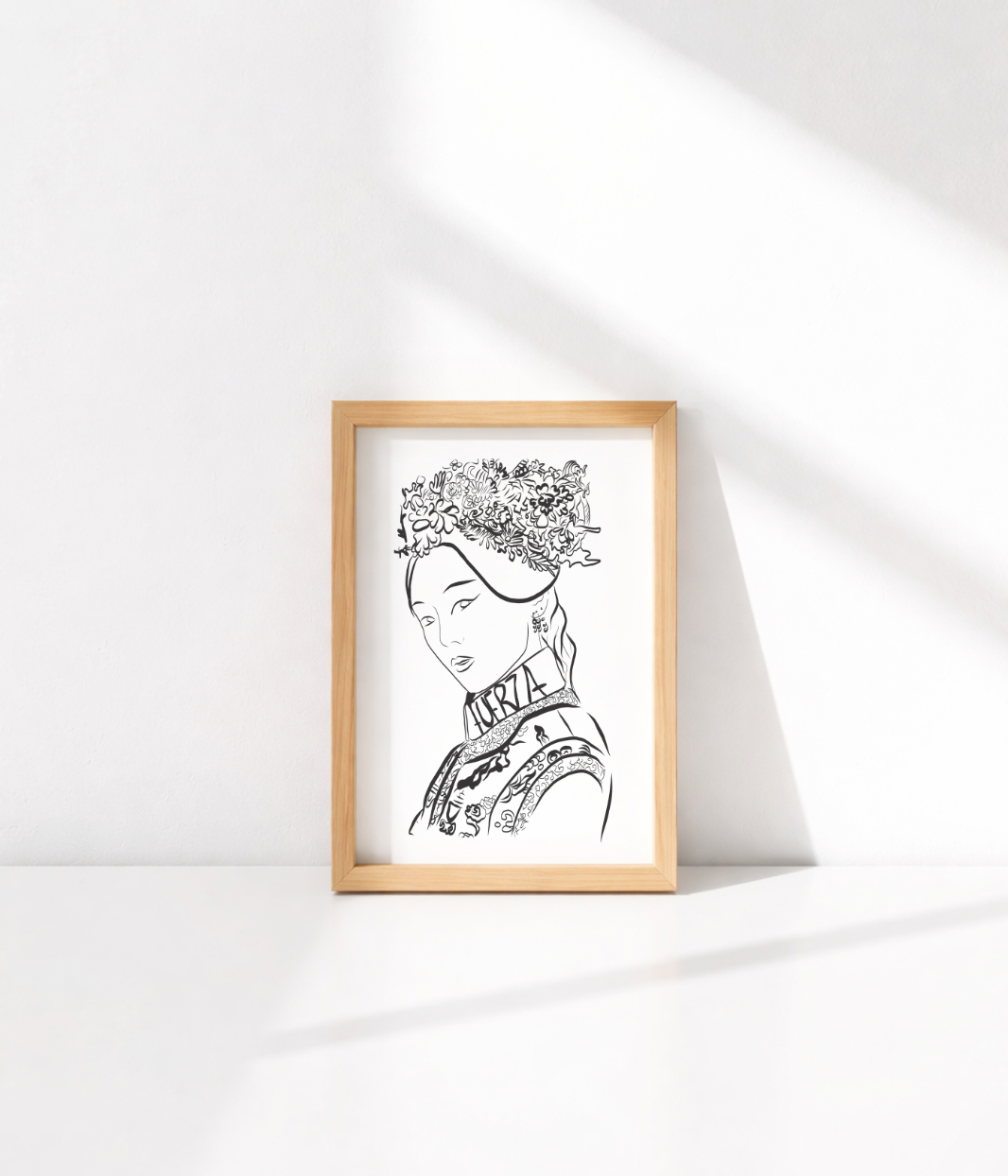 Carte postale Peony, fleur du courage et de la chance, est considérée comme la reine des fleurs dans la culture japonaise. Elle incarne l’audace, la bravoure et la force intérieure à travers une illustration florale élégante et symbolique.
Créée par Leonor Roversi, marque engagée et éco-responsable, cette affiche transmet un message fort tout en apportant une touche poétique et inspirante à votre intérieur.