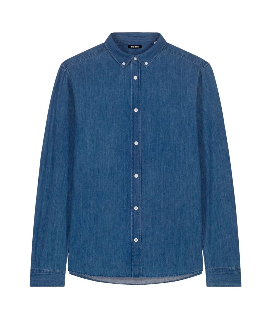 Mock-up d'une chemise pour femme en coton bio denim vue de devant. Conçu à Lyon par la marque éthique Leonor Roversi.