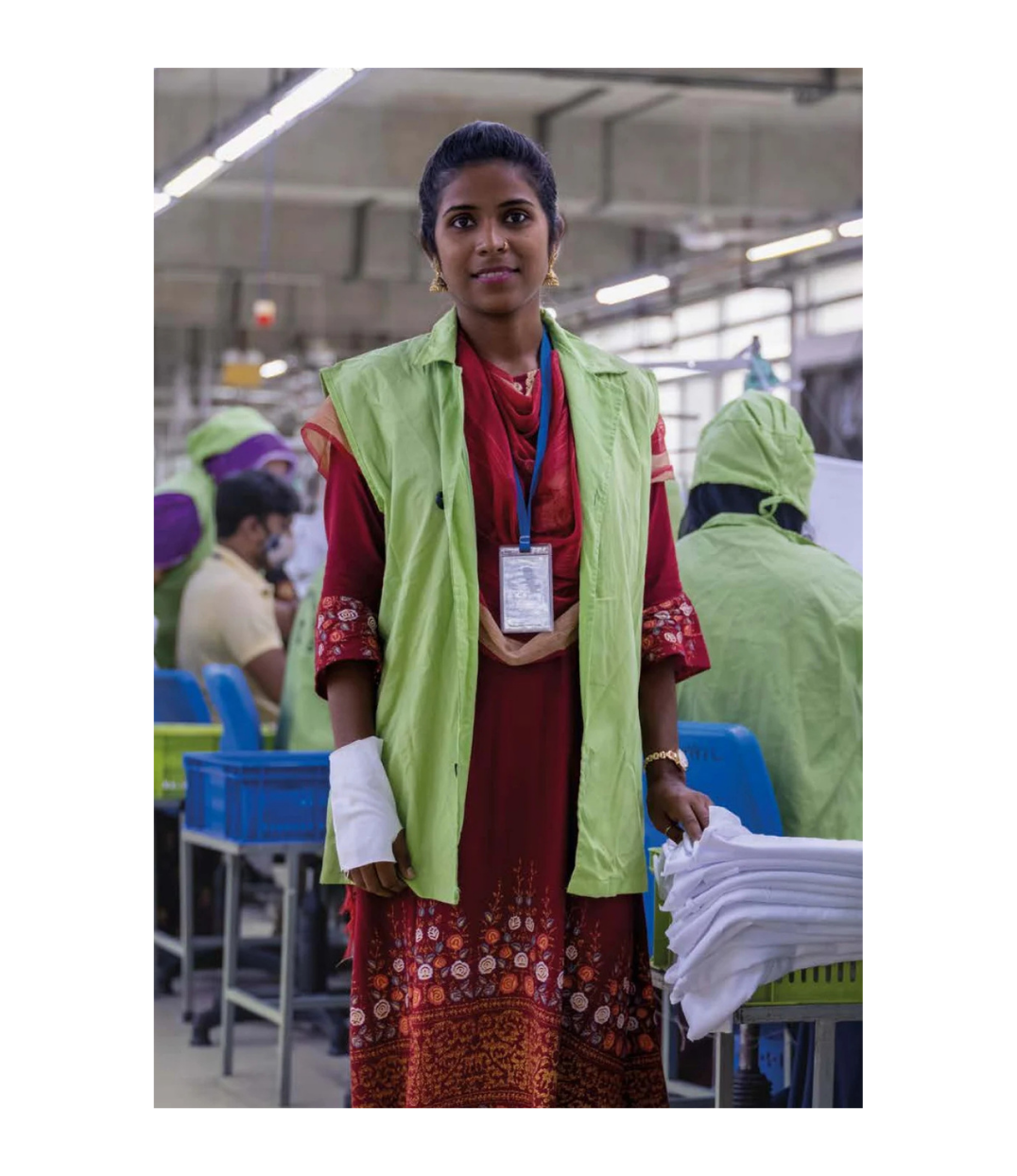 Femme travaillant dans une usine de vêtements en coton biologique pour la marque belge Stanley-Stella. Apparaît sur la page "nos engagements" du site internet de la marque lyonnaise et éthique Leonor Roversi