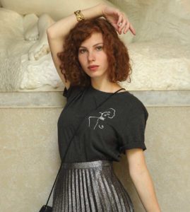 mannequin portant t-shirt Klimt gris Leonor Roversi