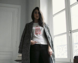 mannequin porte tshirt collaboration entre leonor roversi et slogan marque lyonnaise