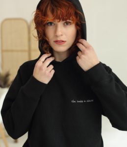 sweatshirt à capuche Themis noir