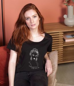 Femme avec le t-shirt noir Leonor Roversi, esperanza, asisse