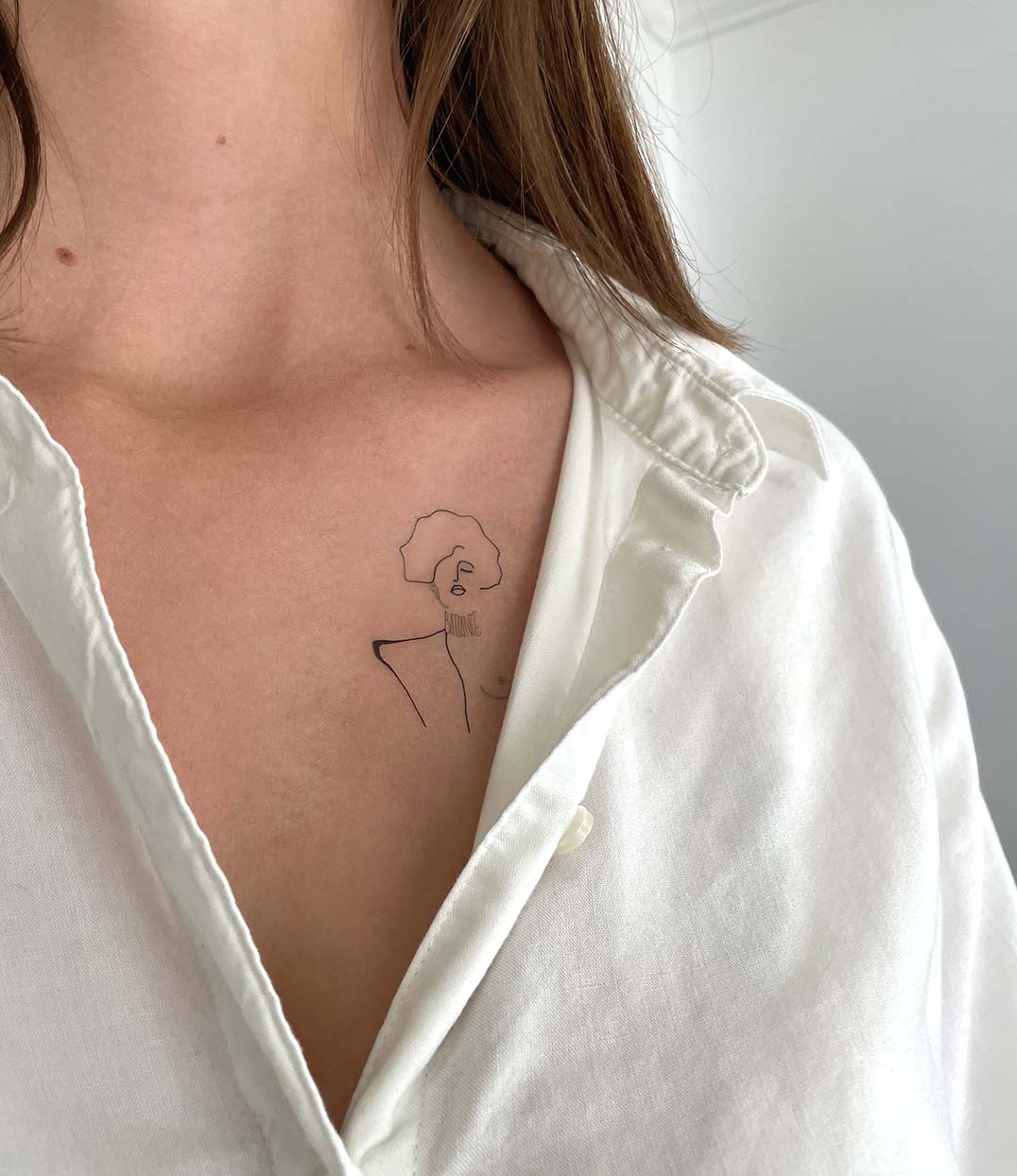tatouage éphémère Klimt Battante Leonor Roversi chemise