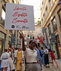 Pancarte Liberté égalité Sororité Leonor Roversi