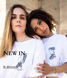 Deux femmes portant un t-shirt blanc de la nouvelle collection TAKA de la marque lyonnaise Leonor Roversi marque féministe éthique et éco-responsable