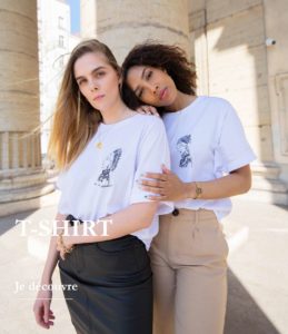 deux femmes qui portent un t-shirt blanc de la nouvelle collection TAKA de chez Leonor Roversi