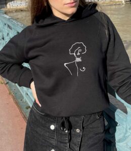 femme portant un hoodie klimt noir
